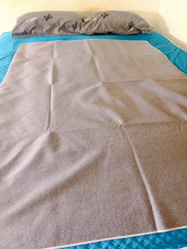 灰度北歐｜質感亞麻紋防水生理保潔墊全景