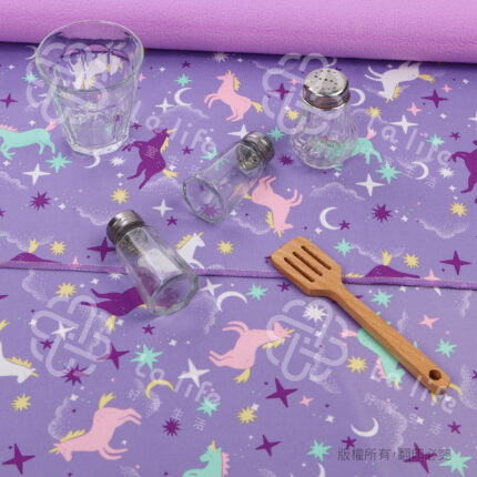 Lalife 紫色夢幻獨角獸｜精選印花防水保潔墊使用照